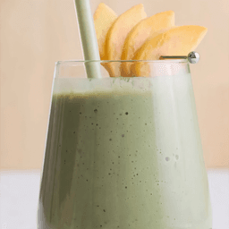 Matcha Ve Şeftalili Smoothie